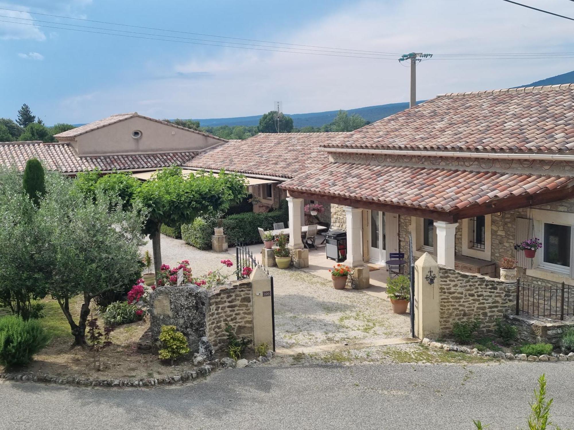 Отель La Fanette Montbrison-sur-Lez Экстерьер фото